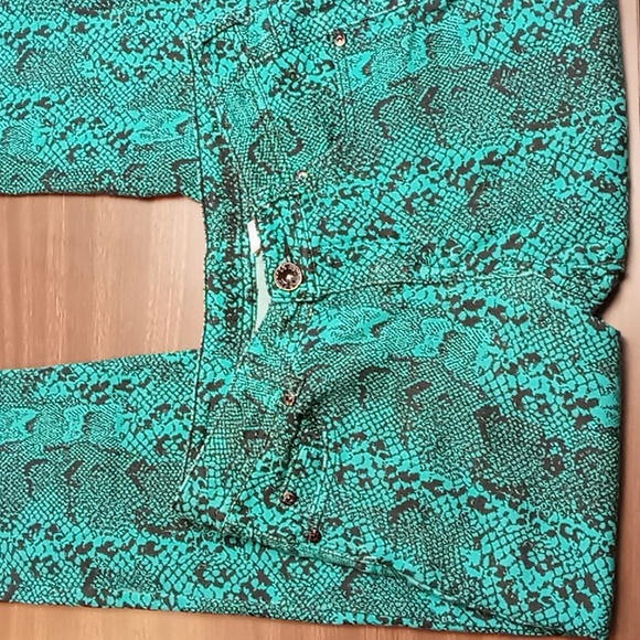 Justice Green "Snake Print" Jeans Size 16R Junior - Picture 3 of 5